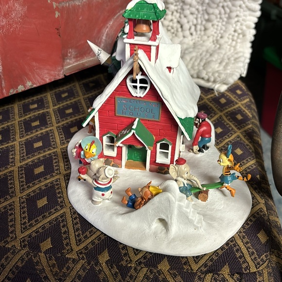 Disney winter wonderland collection “the little red schoolhouse” - Picture 2 of 6